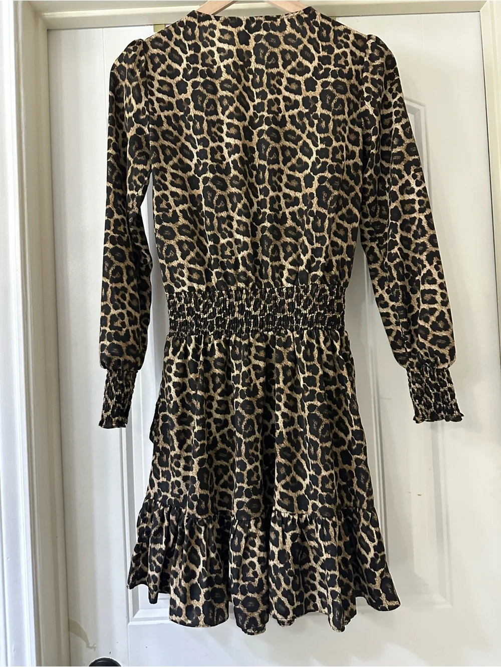 EUC Michael Kors Dark Camel Leopard Print Long  Sleeve Ruffle V - Neck Dress XS